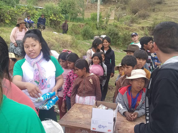 Ayuda a 300 familias campesinas por el Covid en Bolivia