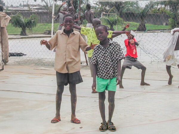 Acogida de menores víctimas de tráfico infantil en Costa de Marfil