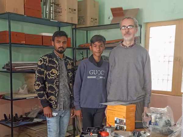 Instalación de paneles solares en Pakistán